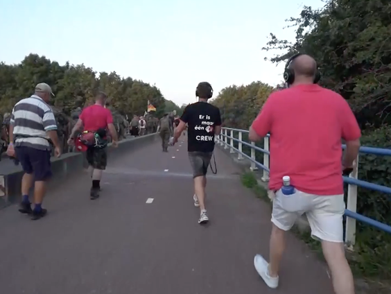 Luisteraars toeteren naar Jan-Willem en Jeroen op de A73