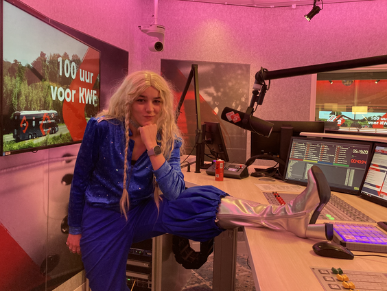 Desiree gaat verkleed als Agnetha van ABBA voor KWF