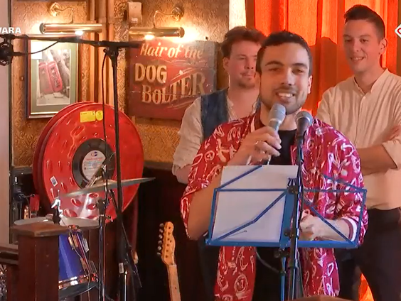 Het Spijkerlied van 8 april met Aron Elstak