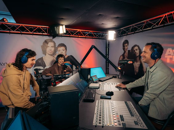 Mia & Dion blikken vooruit op de eerste halve finale van het Songfestival