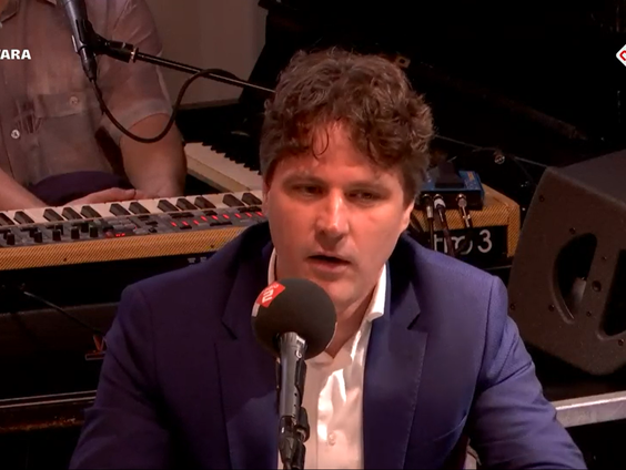 We leren een andere kant van CDA-lijsttrekker Henri Bontenbal en hij neemt zijn favoriete oud-leraar mee.