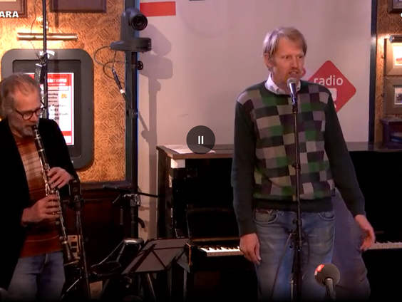 Cabaretier Jan Beuving legt met wiskundige precisie uit hoe je het perfecte lied schrijft.