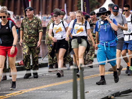 Christien wint de allereerste laatste kaarten voor de Nijmeegse 4daagse