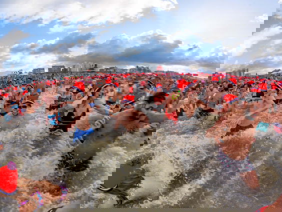 Wie zijn toch die mensen die een Nieuwjaarsduik doen?