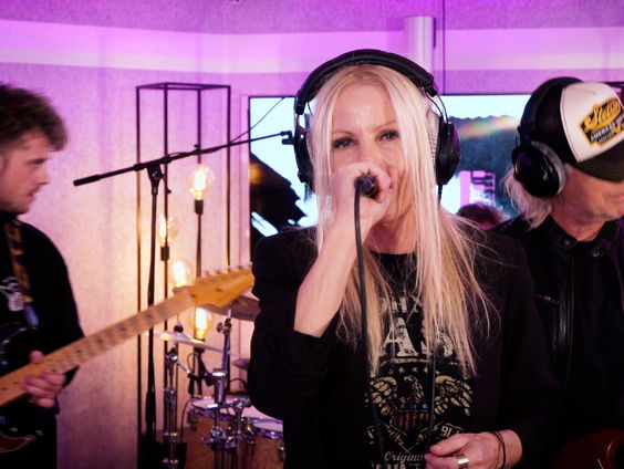 AJ Plug - Dakota (Stereophonics cover) (Live @ Giel)