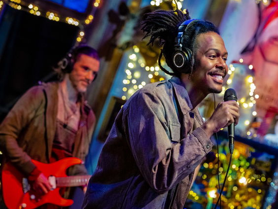 Jeangu Macrooys 'Space' gaat over een heel bijzonder persoon