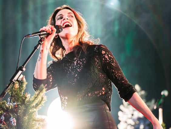 The BlueBirds - Rockin' Around The Christmas Tree / Jingle Bell Rock | live in Muziekcafé