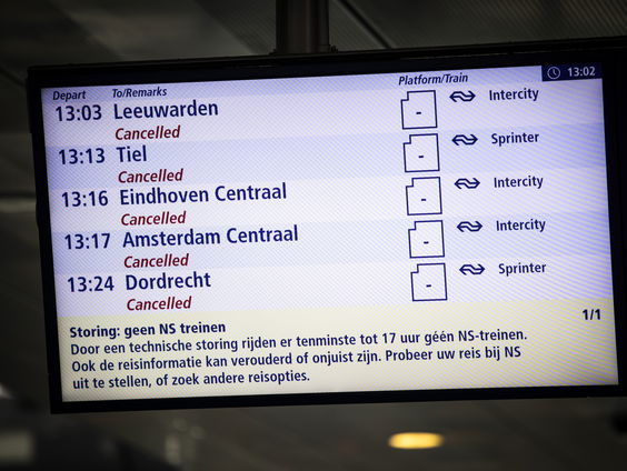 Oscar van Elferen van de NS: ''We weten nog niet de oorzaak van de storing.''