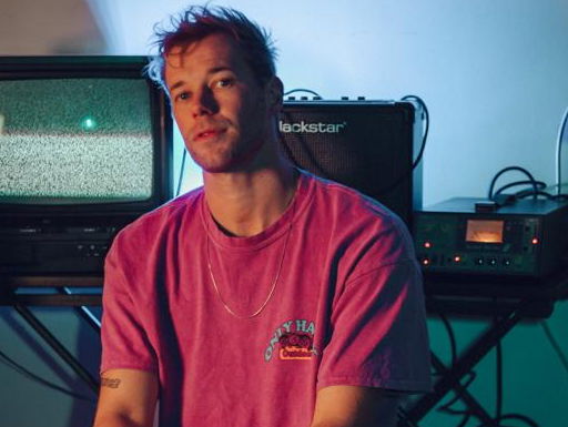 Blanko geeft Tekstuele Voorlichting bij 'Wake Up'