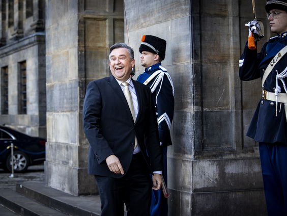 Even testen: kan Emile Roemer écht overal gratis drank halen?