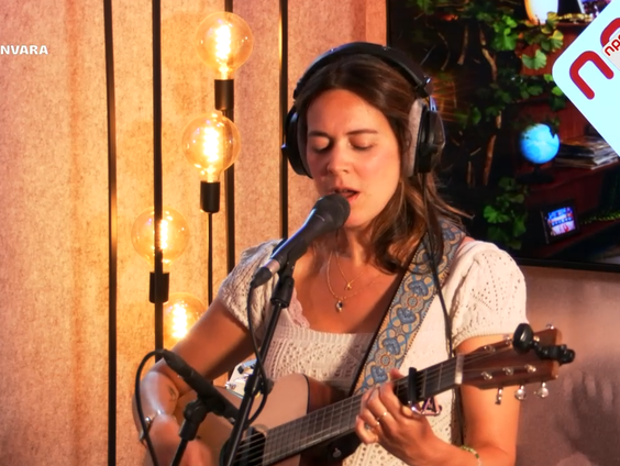 Rachel Louise speelt 'Down The Line' live @ Blokhuis