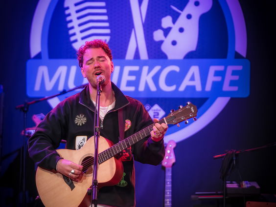 Cian Ducrot - I'll Be Waiting | live in Muziekcafé