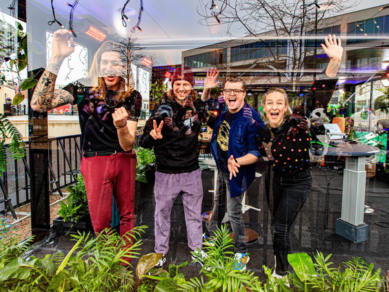 3FM-collega's Sander en Rob doen vanuit Glazen Huis opmerkelijk verzoek