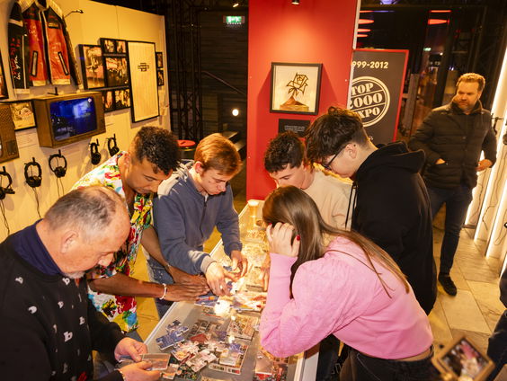 Tubular Bells duurt 25 minuten, dus Morad doet 25 opdrachten tijdens de 25e Top 2000