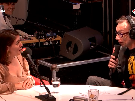 Cabaretière Rosa da Silva maakte een voorstelling over het nieuwe leven als moeder en zingt bij ons.