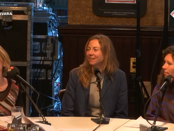 Hoe gaat het nu met de briefschrijvers van de brievenrubriek Achterwerk? Podcastmaker Elja Looijestein zo ...