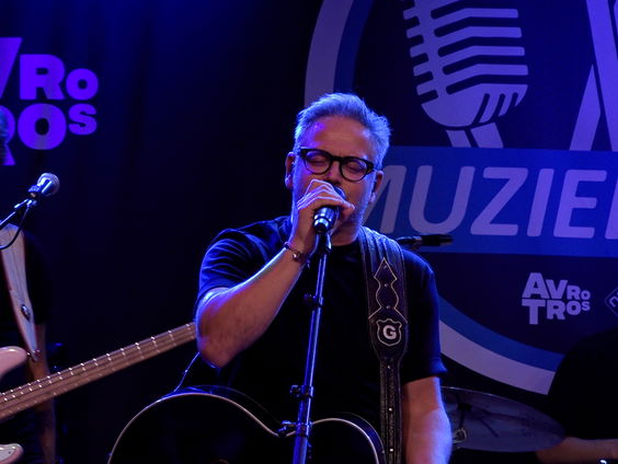 Guus Meeuwis - Net Zolang | live in Muziekcafé