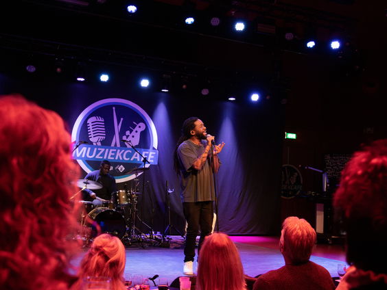 Glen Faria - Hoe Weet Je Dat | live in Muziekcafé