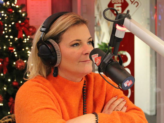 Mystery guest Justine Marcella kijkt uit naar morgen: "Denk dat het een knalfeest wordt in Rotterdam"