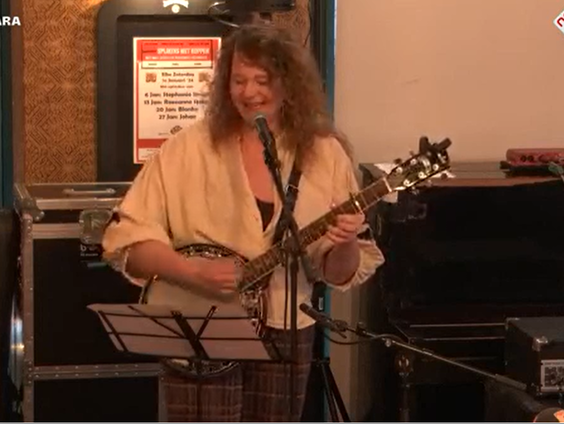 Cabaret: Kiki bezingt de huidige stand van de politiek