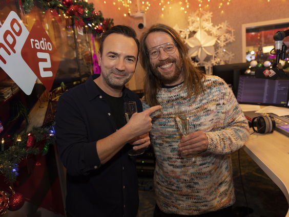 Giel Beelen ontvangt Marconi Oeuvre Award uit handen van Gerard Ekdom