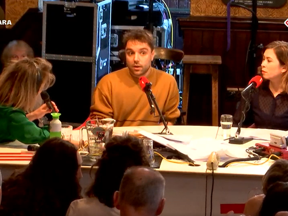 En is een erotisch centrum elders in Amsterdam dé oplossing voor de drukte op de Wallen? Fractievoorzitter van de VVD stadsdeel Amsterdam-Zuid Claudia van Zanten en activist en sekswerker Lyle Muns gaan in gesprek.