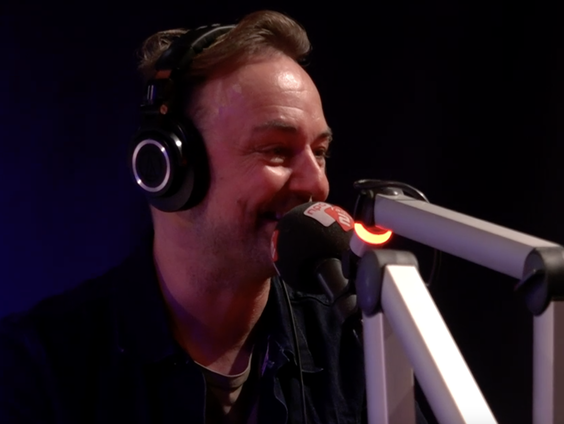 Niels Geusebroek deelt zijn idee achter zijn nieuwe single Grow Young