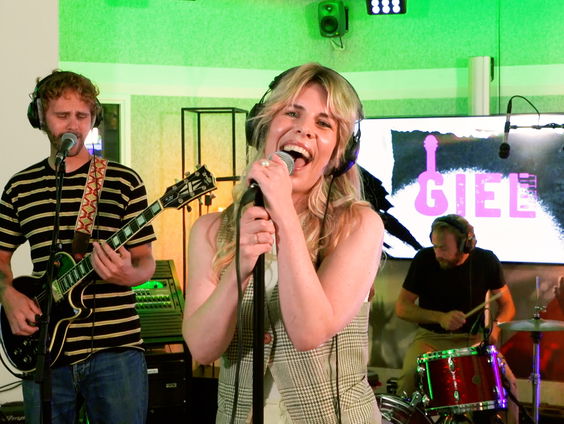 Blackbird - Green Lights (Live @ Giel)