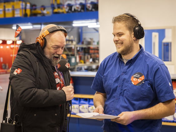 De Top 2000 Stembus maakt een pitstop bij het werk van Martin