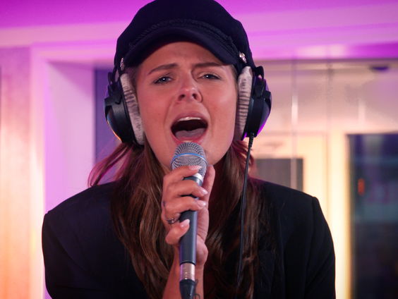 Mell & Vintage Future - Too Much Of A Woman (Live @ Giel)