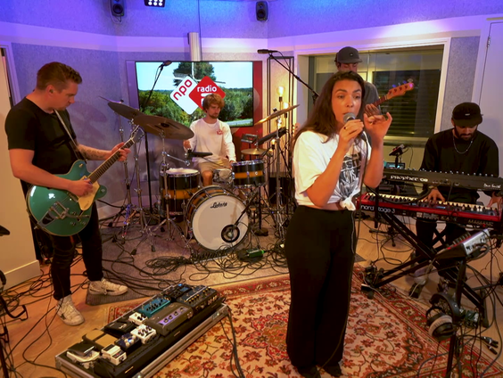 The Jordan - You Don't Even Know Me (Live @ Giel)