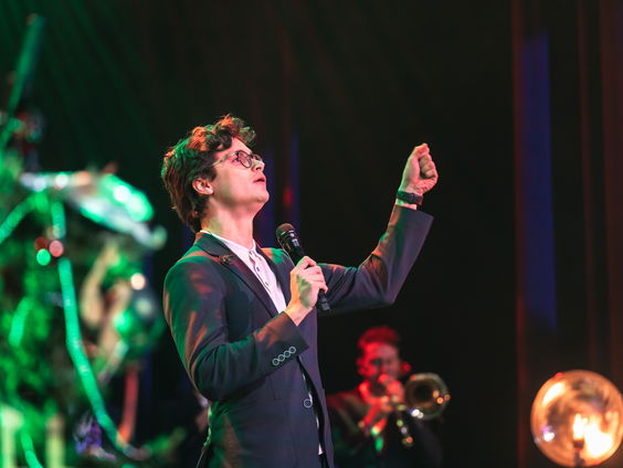 Dennis van Aarssen - Hang Your Lights | live in Muziekcafé