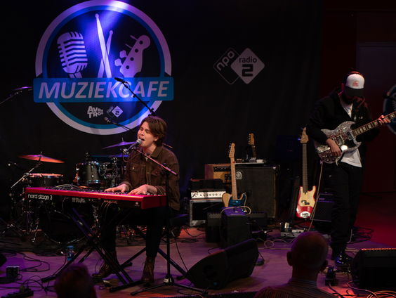 Remme - Half A World Away live in Muziekcafé