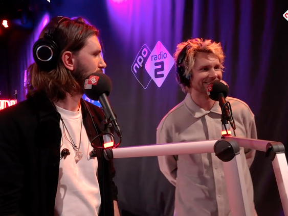 FRIDAY over hun nieuwe sound: "Voor deze plaat zijn we veel dieper gegaan"