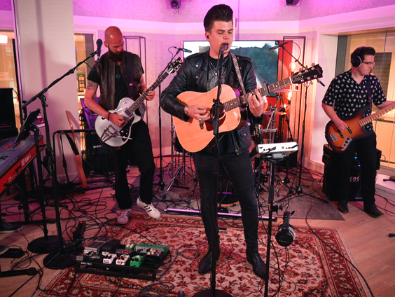 Mick Stender - Too Much Love Will Kill You (Brian May cover) (Live @ Giel)