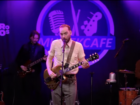 De Staat - Peace, Love & Profit | live in Muziekcafé