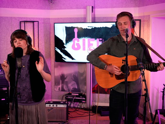 CHELS - No Surprises (Radiohead cover) (Live @ Giel)