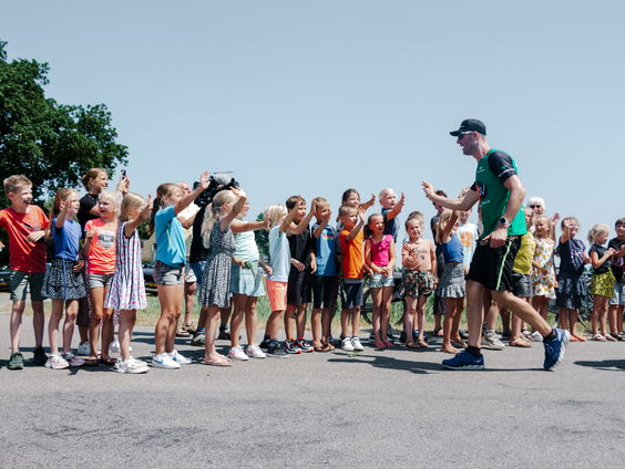 Tranen bij Maarten van der Weijden: "Was het nummer van z'n beste vriend aan het luisteren"