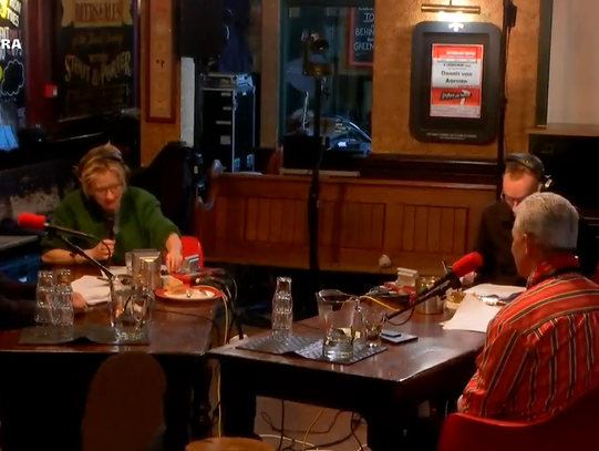 Broers Gerard en Ruud Bakker vertellen over de grootste successen van het dweilorkest Kleintje Pils