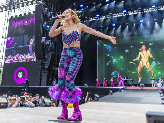 Maan brengt voor elk nummer op haar nieuwe album een videoclip uit: "Acht clips in drie dagen"