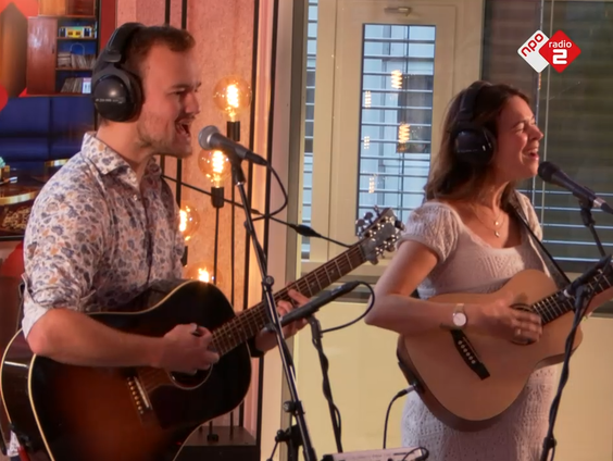 Rachel Louise speelt 'Sad On Sad' live @ Blokhuis