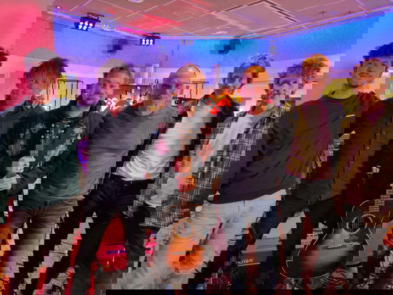 Tim Knol speelt 'Lightyears Better' (live @ Blokhuis)