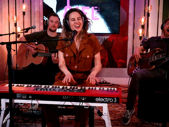 Krystl - Golden Days (Live @ Giel)