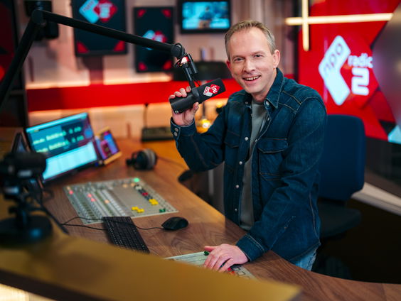 Roel (8) heeft de radiostudio nagebouwd met LEGO