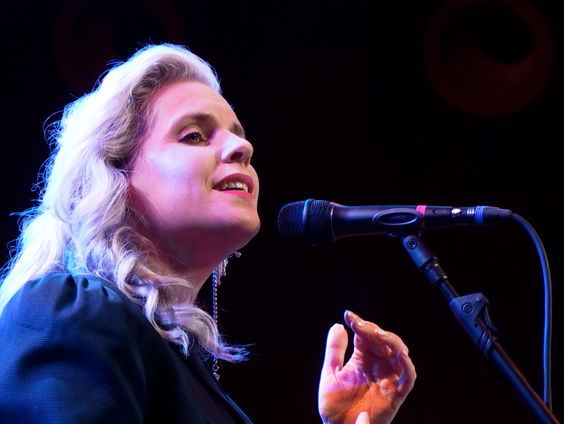 Nina June - Wish You Well | live in Muziekcafé