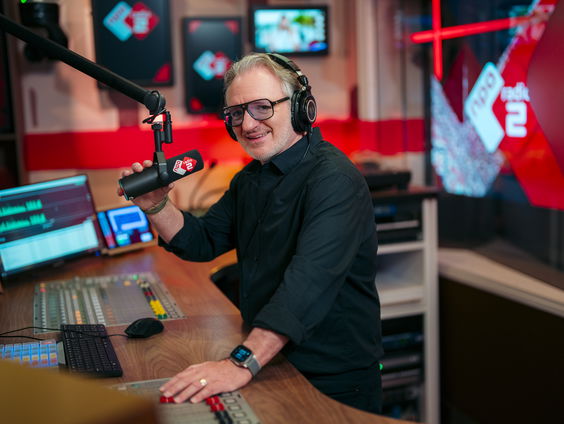 Denis Michiels over zijn boek '500 unieke One Hit Wonders': "Je maakt een muzikale reis door de tijd"