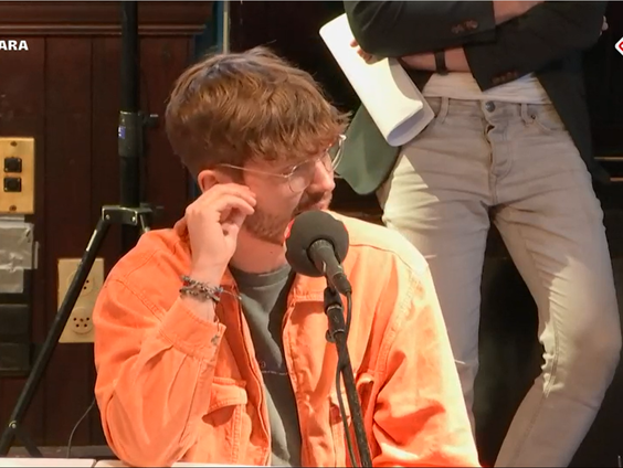 Op het eerste oog lijkt er vrijwel geen klassieke muziek in de Top 2000 te staan, maar radiomaker Jan van ...