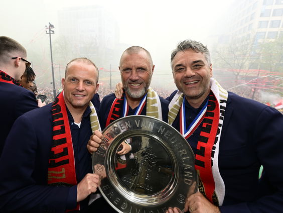 Assistent-trainer John de Wolf blijft hoe dan ook bij Feyenoord: "Dat is m'n thuis"