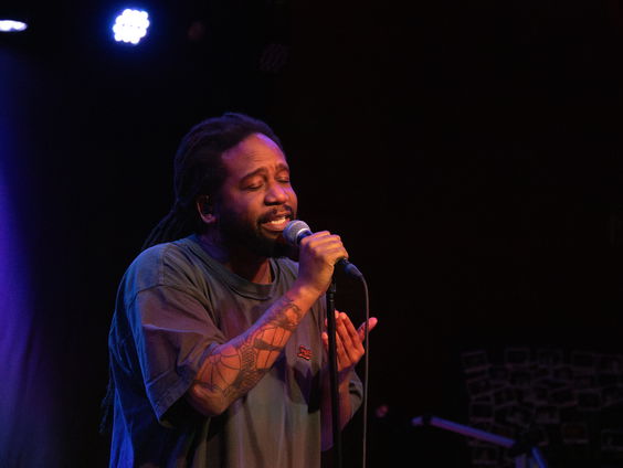 Glen Faria - Zwaaien Naar Het Verleden | live in Muziekcafé