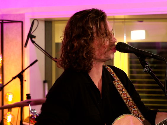 Dion Cooper - Blue Jeans (Live @ Giel)